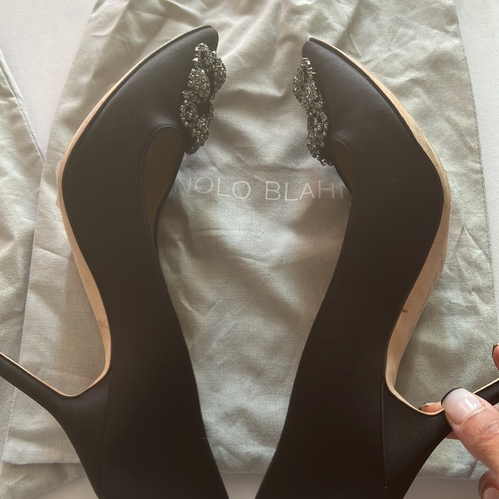 Manolo Blahnik Hangisi satin pumps - Picture 8 of 8
